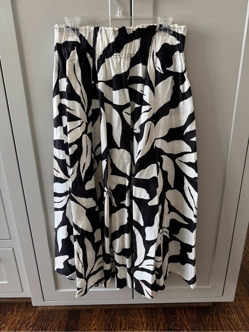 H&M Linen Blend Black White Tropical Print Midi Skirt Size Medium